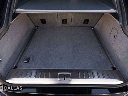 Used 2021 Aston Martin DBX image 31