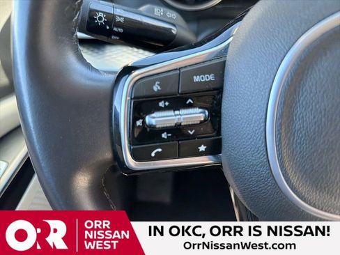 Used 2024 Kia Carnival LX image 23