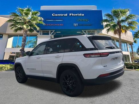 Certified 2025 Jeep Grand Cherokee Altitude AWD/4WD image 7
