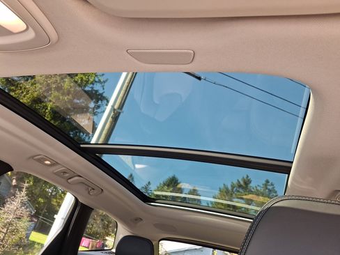 Certified 2022 Volvo XC60 B5 Inscription w/ Climate Package image 14