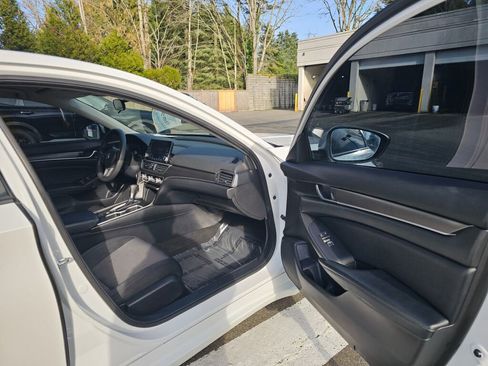 Used 2018 Honda Accord LX image 12