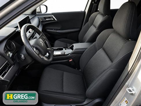 Used 2025 Mitsubishi Outlander ES FWD image 10
