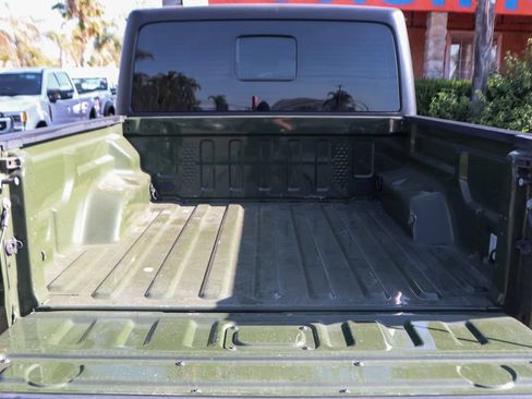 Used 2023 Jeep Gladiator Sport AWD/4WD image 8