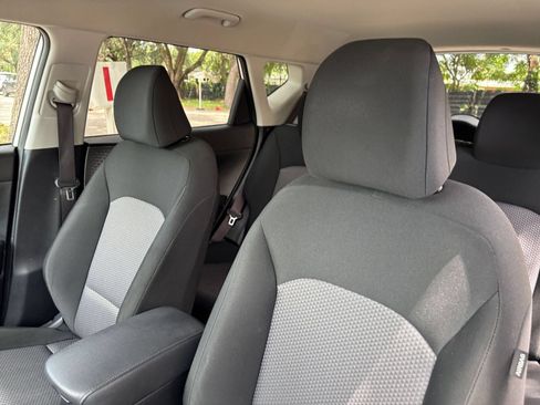 Used 2025 Kia Soul LX w/ LX Technology Package FWD image 34