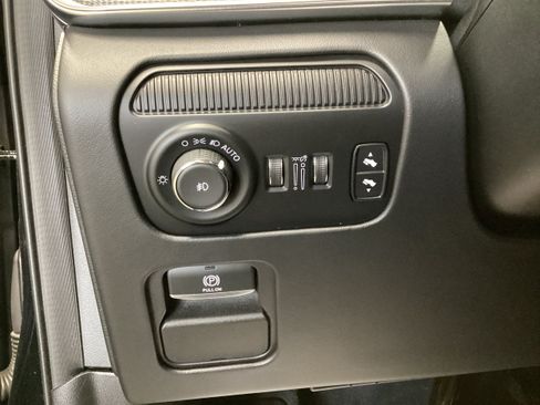 Used 2023 Jeep Grand Wagoneer Series II w/ Quick Order Packagew 28T AWD/4WD image 23