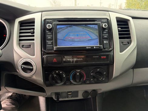Used 2015 Toyota Tacoma 4x4 Double Cab w/ TRD Sport Package image 24