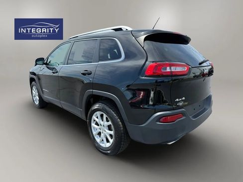Used 2017 Jeep Cherokee Latitude AWD/4WD image 5