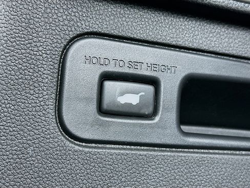 Used 2025 Honda Pilot Touring image 32