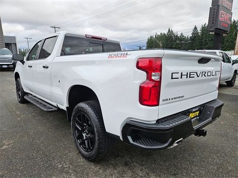 Used 2025 Chevrolet Silverado 1500 LT Trail Boss w/ Convenience Package II image 3