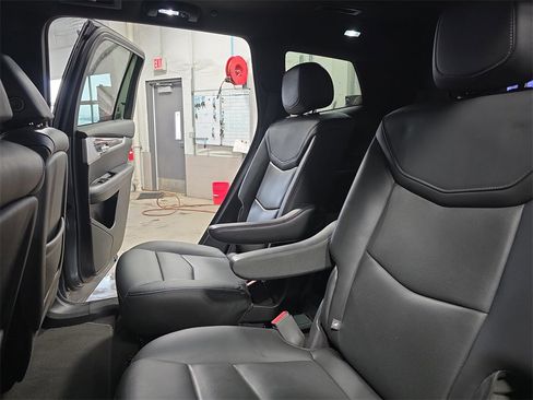 Used 2022 Cadillac XT6 Premium Luxury image 15