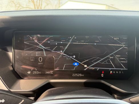 Used 2025 GMC Acadia Elevation image 16