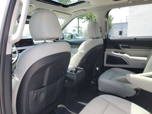 Used 2021 Kia Telluride SX w/ Towing Package FWD image 14