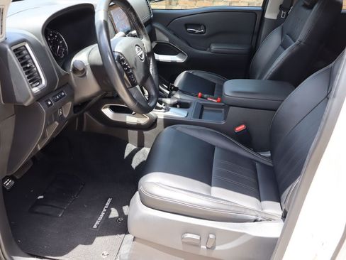 Used 2024 Nissan Frontier SL w/ Technology Package RWD image 16