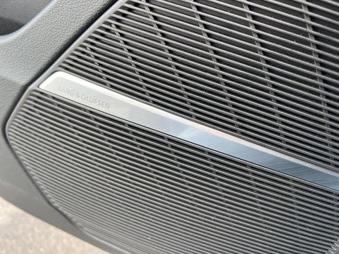 Used 2019 Audi Q8 Prestige image 25