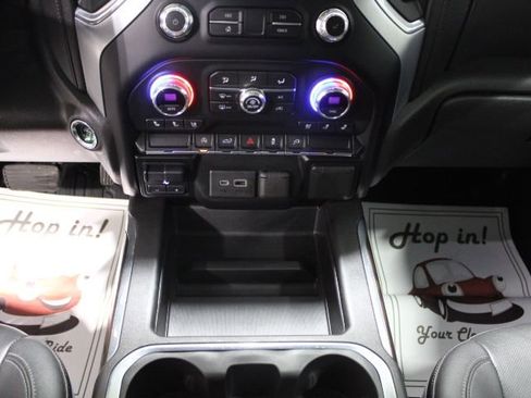 Used 2021 GMC Sierra 1500 SLT image 36