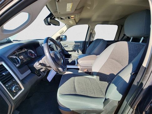 Used 2017 RAM 1500 Classic SLT w/ SLT Plus D￩cor Group image 9