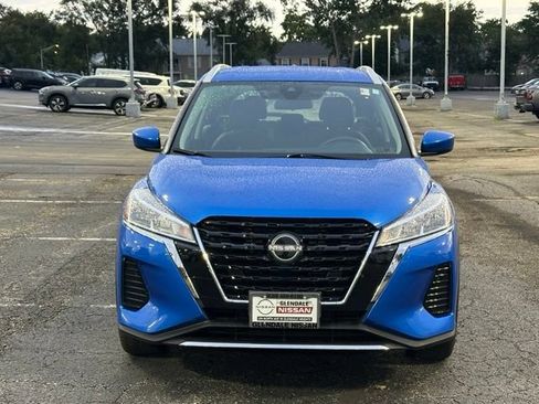Used 2022 Nissan Kicks SV FWD image 2