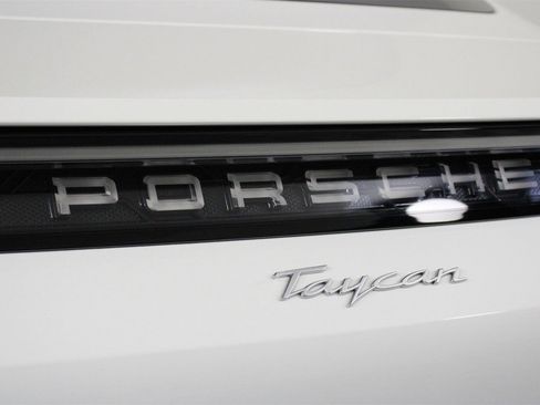 Used 2025 Porsche Taycan image 22