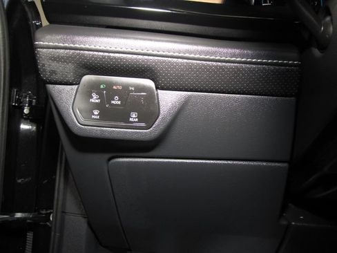 Used 2024 Volkswagen Atlas SE FWD image 9