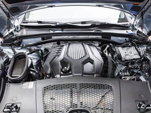 Used 2025 Porsche Macan image 32