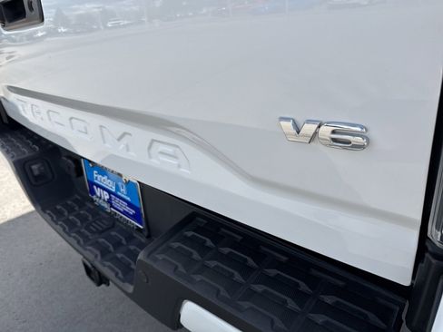 Used 2021 Toyota Tacoma TRD Off-Road w/ Technology Package image 7