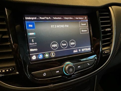 Used 2022 Chevrolet Trax LT w/ Midnight Edition AWD/4WD image 13