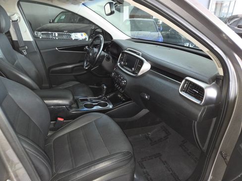 Used 2016 Kia Sorento SX image 29