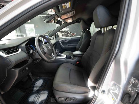 Used 2023 Toyota RAV4 SE image 10