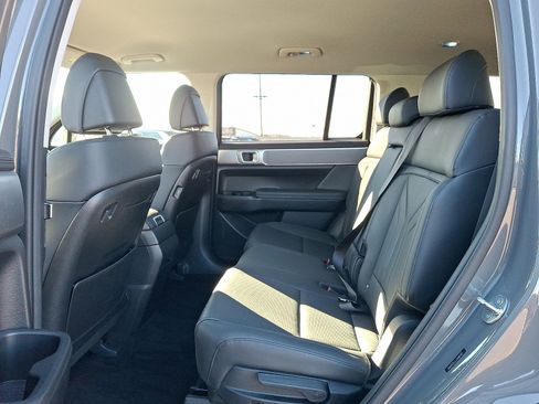 Used 2025 Hyundai Santa Fe SEL image 11