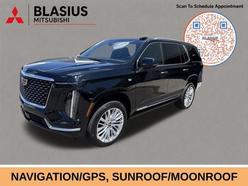 Used 2026 Cadillac Escalade Luxury AWD/4WD image 2