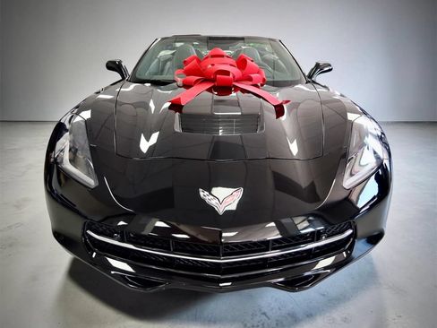 Used 2016 Chevrolet Corvette Stingray Convertible w/ 2LT Preferred Equipment Group RWD image 2