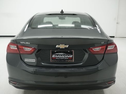 Used 2017 Chevrolet Malibu LT w/ LPO, Convenience Package 2 FWD image 5