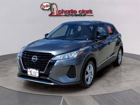 Used 2025 Nissan Kicks Play S image 1