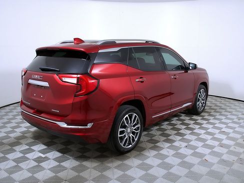 Used 2024 GMC Terrain Denali w/ Denali Premium Package AWD/4WD image 7