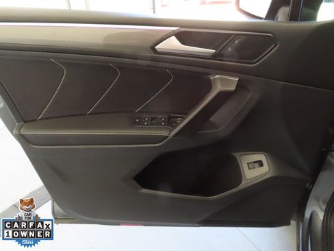 Used 2023 Volkswagen Tiguan SE R-Line image 11