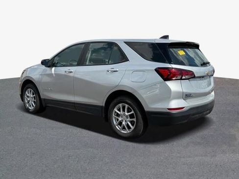Used 2022 Chevrolet Equinox LS w/ LPO, Floor Liner Package AWD/4WD image 2