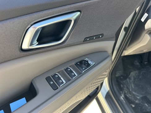 New 2026 Kia Carnival EX FWD image 16