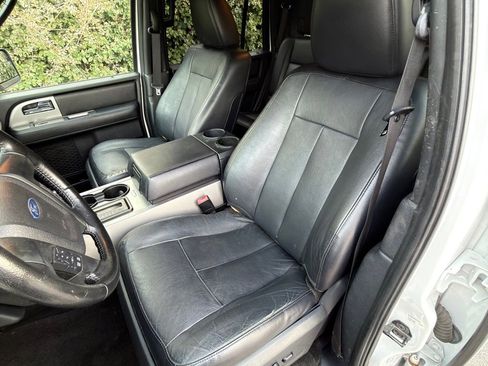 Used 2017 Ford Expedition XLT w/ Equipment Group 201A image 8