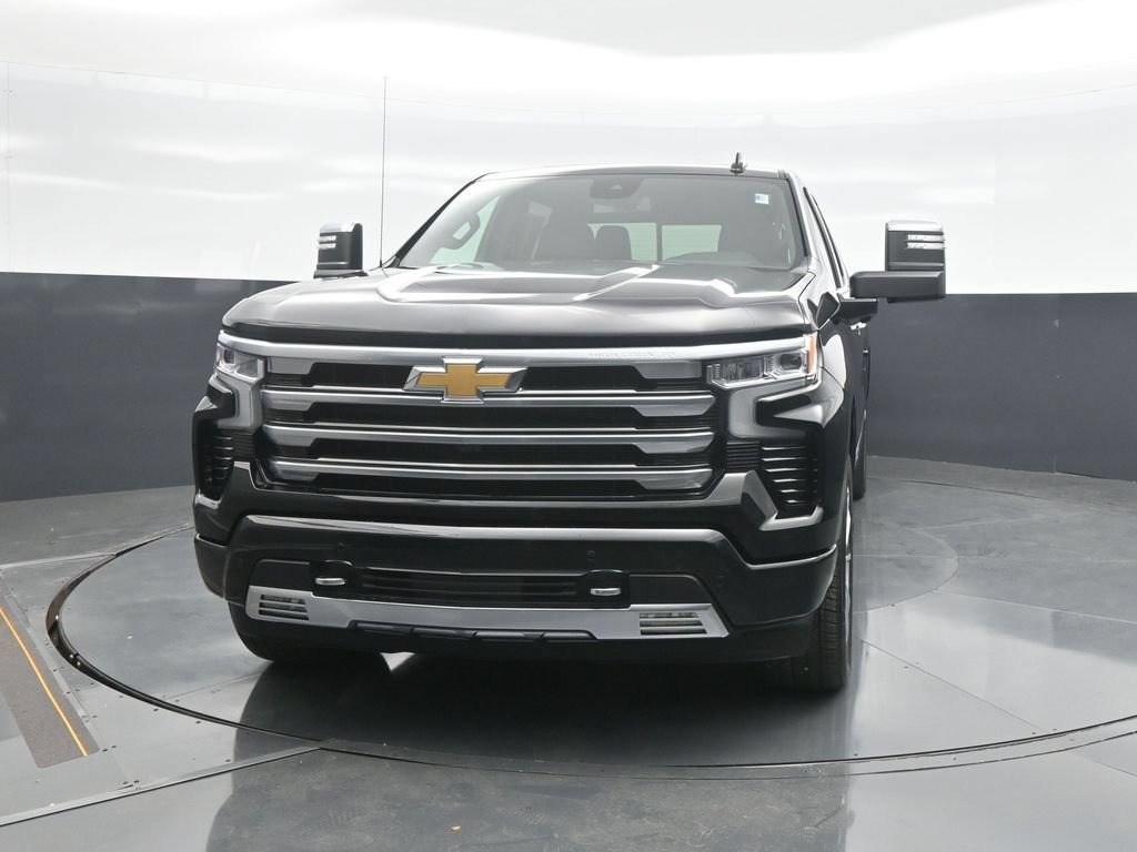 Used 2024 Chevrolet Silverado 1500 High Country w/ High Country Premium Package AWD/4WD image 2
