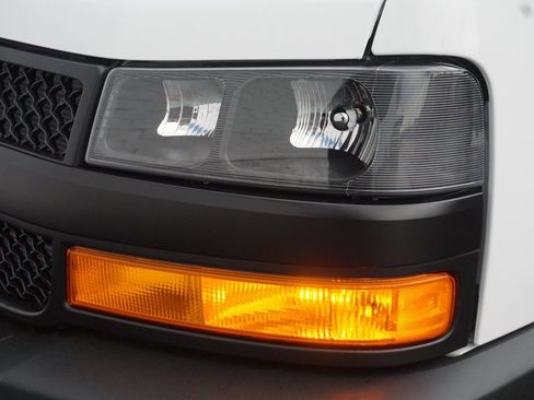 New 2025 Chevrolet Express 2500 Work Van image 21