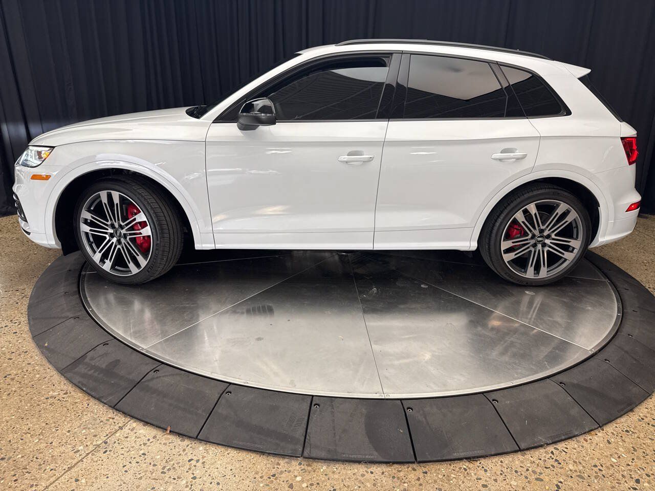 Used 2020 Audi SQ5 Premium Plus w/ Premium Plus Package AWD/4WD image 3