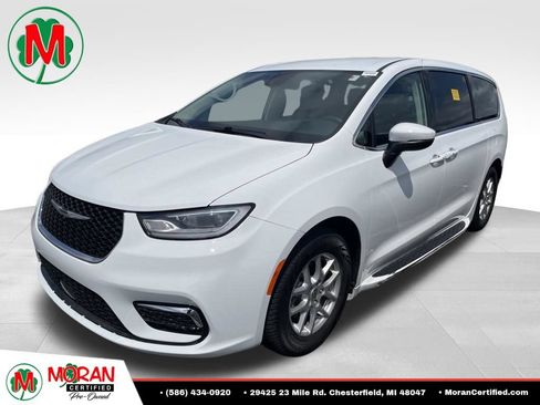 Used 2023 Chrysler Pacifica Touring-L FWD image 1