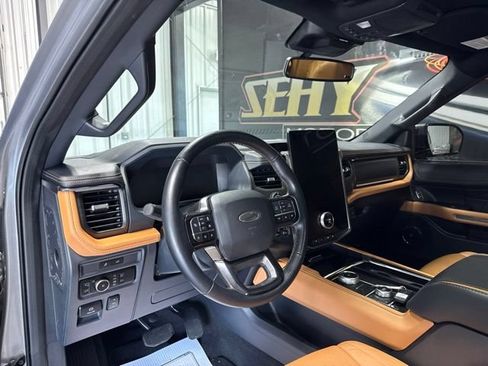 Used 2024 Ford Expedition Platinum AWD/4WD image 6