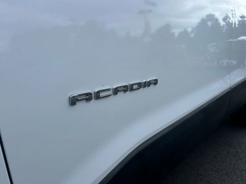 Used 2023 GMC Acadia SLT image 32