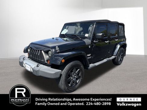 Used 2011 Jeep Wrangler Unlimited Sahara w/ Dual Top Group AWD/4WD image 5