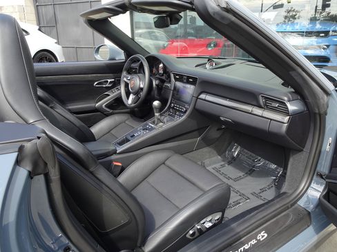 Used 2018 Porsche 911 Carrera 4S image 17