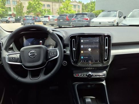 New 2025 Volvo XC40 B5 Core w/ Protection Package Premier image 13