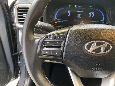 Used 2024 Hyundai Venue SEL image 32