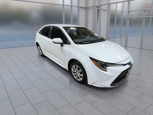 Certified 2025 Toyota Corolla LE image 2