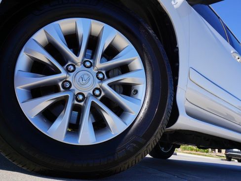 Used 2015 Lexus GX 460 image 11